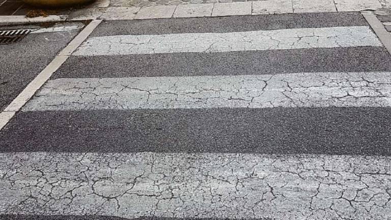 Rimini, investito due volte sulle strisce: caccia al pirata Rimini, investito due volte sulle strisce: caccia al pirata