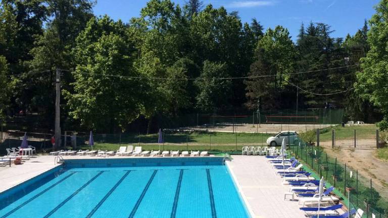 Rocca San Casciano, la piscina si rifà il look Rocca San Casciano, la piscina si rifà il look