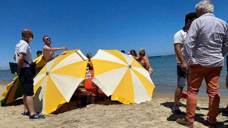 Malore in acqua a Valverde: muore una 82enne Malore in acqua a Valverde: muore una 82enne