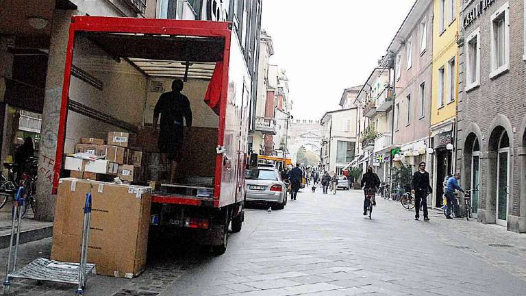 Rimini. Caro gasolio, allarme di Cna: Trasporti a rischio paralisi Rimini. Caro gasolio, allarme di Cna: Trasporti a rischio paralisi