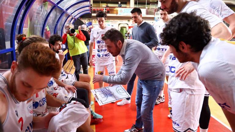 Basket B, Andrea Costa: vittoria dai nervi tesi Basket B, Andrea Costa: vittoria dai nervi tesi