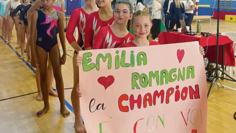 Ginnaste anti-alluvione: Cesena e Ravenna donano la coppa a Forlì Ginnaste anti-alluvione: Cesena e Ravenna donano la coppa a Forlì