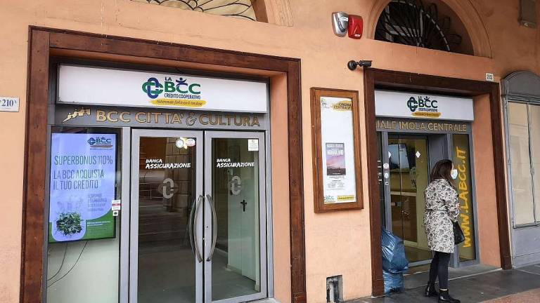 Imola, in coda ai cinema che riaprono Imola, in coda ai cinema che riaprono