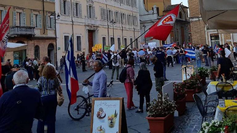 Ravenna, tensione in piazza per manifestazioni sul caso Cuba Ravenna, tensione in piazza per manifestazioni sul caso Cuba