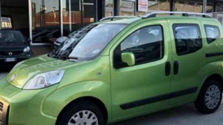 Longiano, auto rubata a stilista, abiti persi per strada e spariti Longiano, auto rubata a stilista, abiti persi per strada e spariti