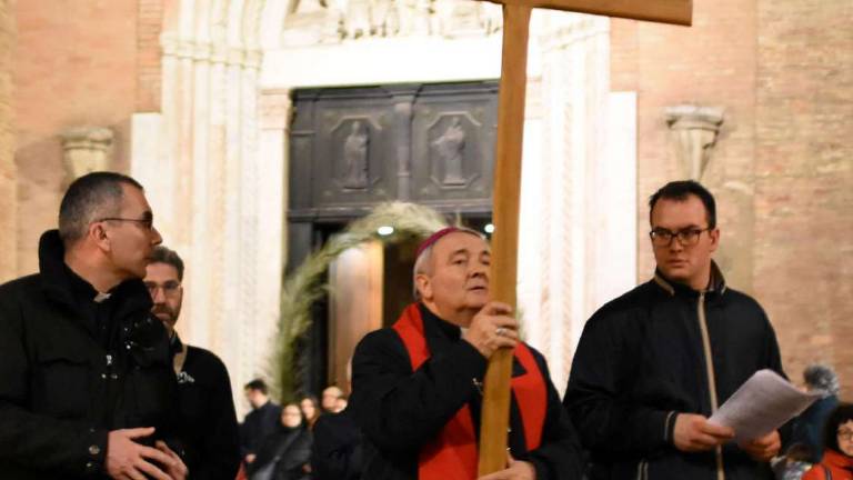 Forlì. Stasera la Via Crucis, il vescovo: Speranza e condivisione Forlì. Stasera la Via Crucis, il vescovo: Speranza e condivisione