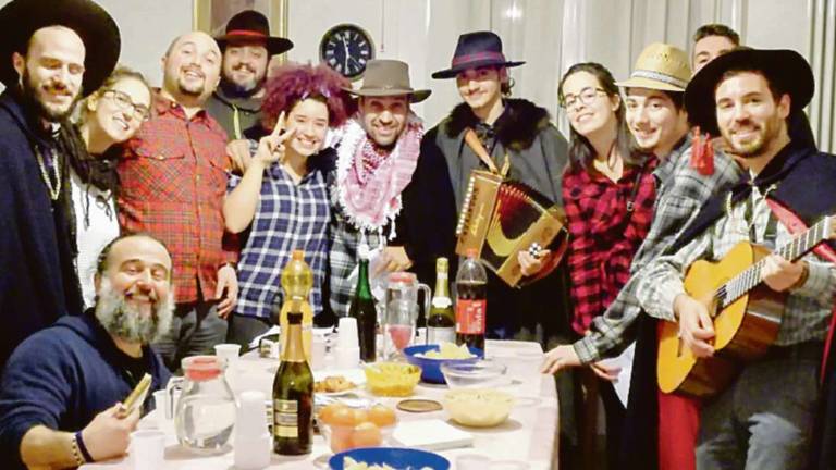 Longiano, il parroco cantante fa rinascere i Pasquaroli di Budrio Longiano, il parroco cantante fa rinascere i Pasquaroli di Budrio