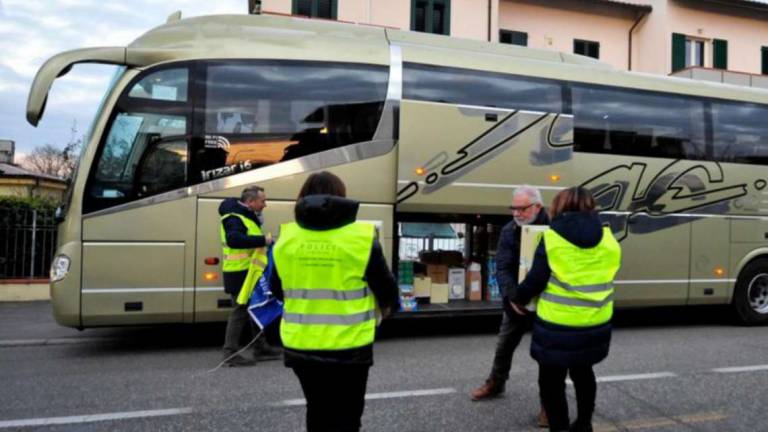 Cesena: partiti 2 bus carichi di aiuti, tornerano pieni di profughi Cesena: partiti 2 bus carichi di aiuti, tornerano pieni di profughi
