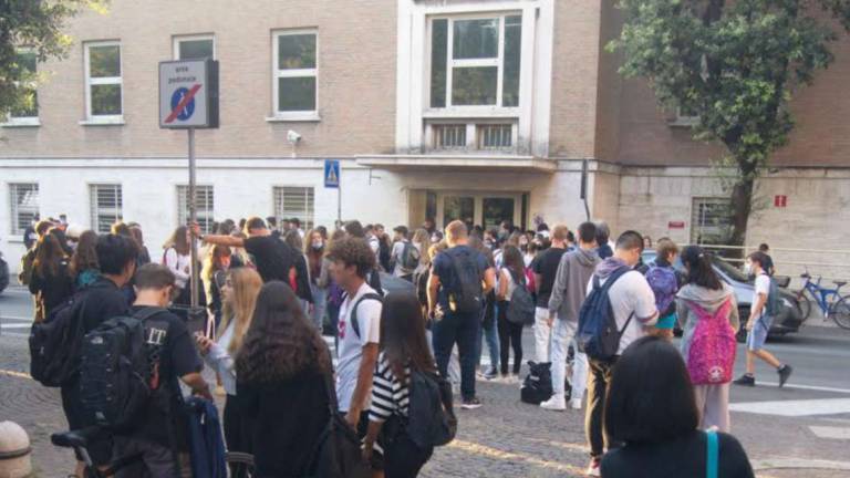 Ravenna, studente con il covid al Ginanni: classe in quarantena Ravenna, studente con il covid al Ginanni: classe in quarantena