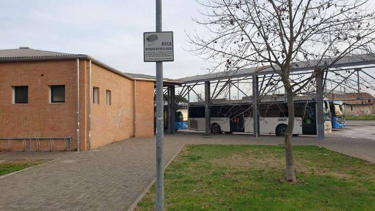 Lugo, rapinata e violentata all'autostazione: 30enne arrestato Lugo, rapinata e violentata all'autostazione: 30enne arrestato