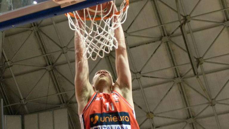 Basket A2, Adrian e l'Unieuro: Take me home, country roads Basket A2, Adrian e l'Unieuro: Take me home, country roads