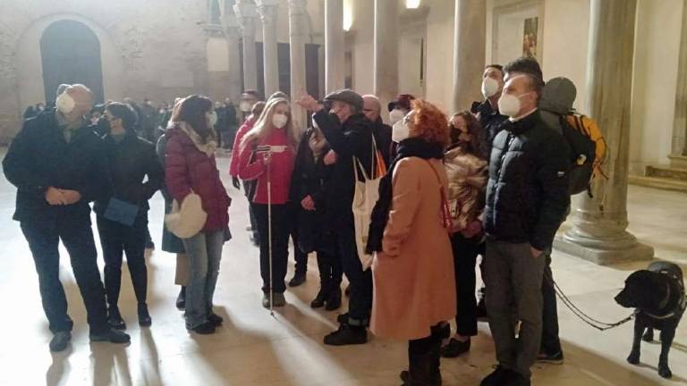 Ravenna, grazie al teatro i monumenti Unesco incantano anche i non vedenti Ravenna, grazie al teatro i monumenti Unesco incantano anche i non vedenti
