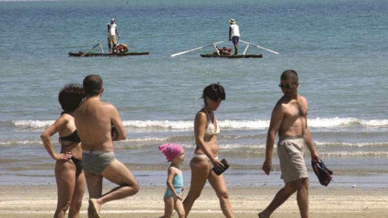 Rimini. I salvataggi ai bagnini: Stipendi aumentati? Da quando? Rimini. I salvataggi ai bagnini: Stipendi aumentati? Da quando?