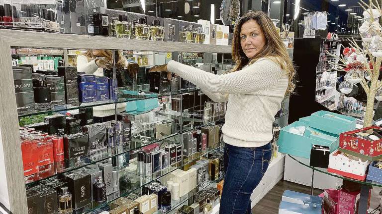 Ladri alla profumeria Vallechiara: sparite essenze per 40mila euro Ladri alla profumeria Vallechiara: sparite essenze per 40mila euro