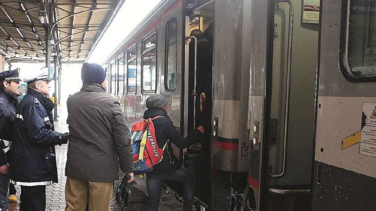 Green pass sui treni: protesta nelle stazioni di Cesena e Forlì Green pass sui treni: protesta nelle stazioni di Cesena e Forlì