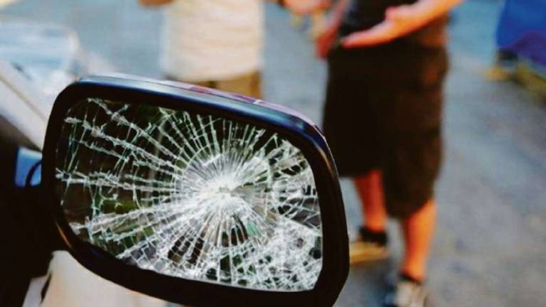 Ravenna, simulò incidente con la moglie incinta: Paga o ti rovino Ravenna, simulò incidente con la moglie incinta: Paga o ti rovino