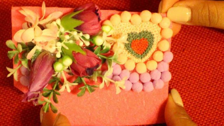 Bruciati a Borghi i ricordini per la bambina morta nell'incidente Bruciati a Borghi i ricordini per la bambina morta nell'incidente