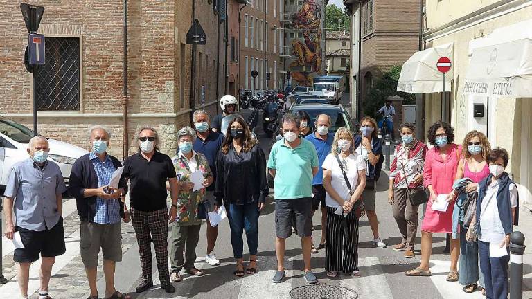 Rimini, il comitato di via Ducale incontra Gnassi: Traffico e problemi restano Rimini, il comitato di via Ducale incontra Gnassi: Traffico e problemi restano