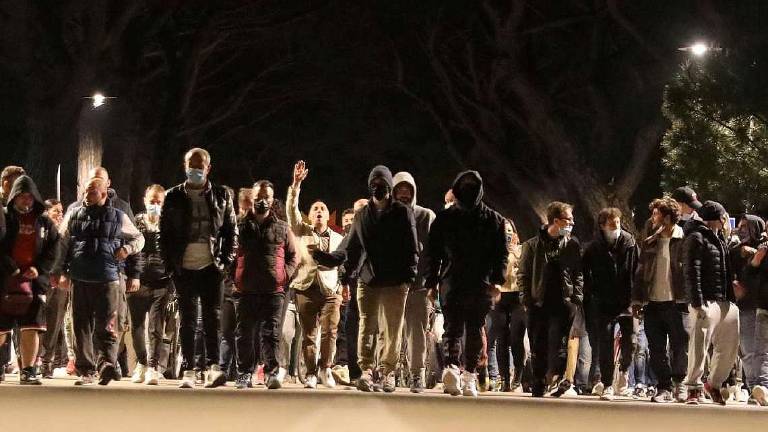 Cesenatico, il corteo contro il coprifuoco torna anche sabato Cesenatico, il corteo contro il coprifuoco torna anche sabato