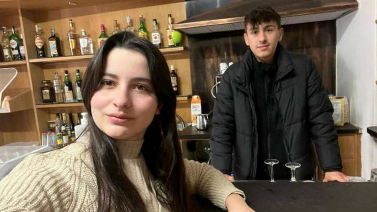 Faenza: due ventenni rilevano l'ultimo negozio nel borgo dei nonni Faenza: due ventenni rilevano l'ultimo negozio nel borgo dei nonni