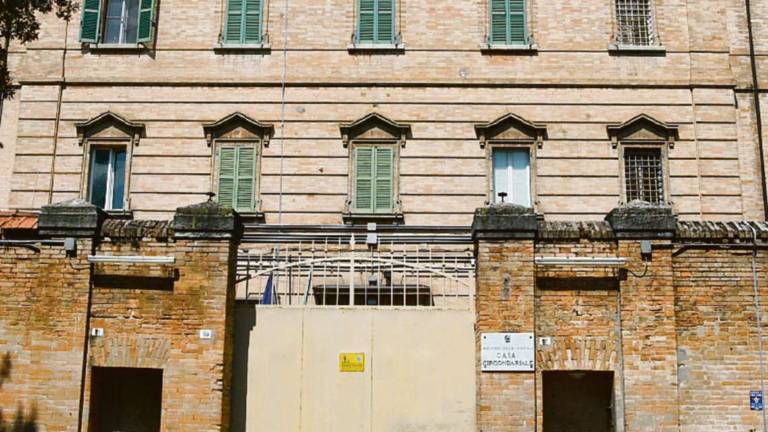 Ravenna. Si assenta dal carcere durante il turno per fare la spesa Ravenna. Si assenta dal carcere durante il turno per fare la spesa