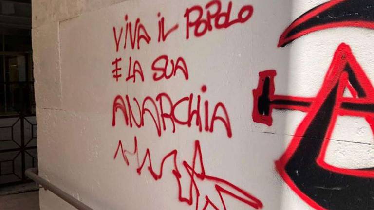 Ravenna, degrado in via Baccarini: esplode la protesta Ravenna, degrado in via Baccarini: esplode la protesta