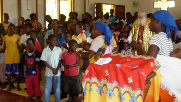 I fedeli di padre Orfeo: Vogliono espllere le suore dall'Italia I fedeli di padre Orfeo: Vogliono espllere le suore dall'Italia