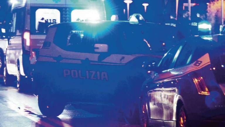 Rimini, il giallo dell'accoltellato davanti alla disco Rimini, il giallo dell'accoltellato davanti alla disco