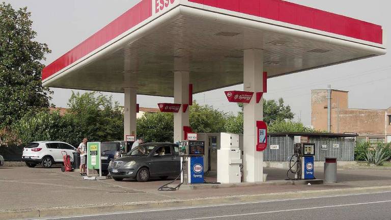 Lugo, un pieno di gpl anche alle bombole di casa, gestori denunciati Lugo, un pieno di gpl anche alle bombole di casa, gestori denunciati