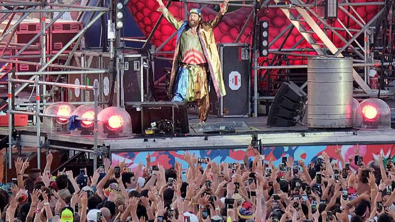 Jovanotti, il tour sbarca a Marina di Ravenna Jovanotti, il tour sbarca a Marina di Ravenna