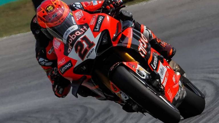 Superbike, C’è Rinaldi alle spalle della sorpresa Lecuona. Oggi a Barcellona è attesa pioggia Superbike, C’è Rinaldi alle spalle della sorpresa Lecuona. Oggi a Barcellona è attesa pioggia