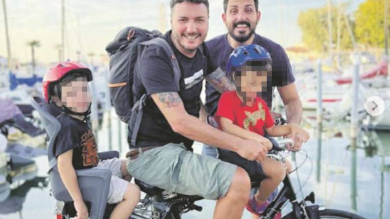 Rimini, la coppia gay: Ai nostri figli niente carta d'identità Rimini, la coppia gay: Ai nostri figli niente carta d'identità