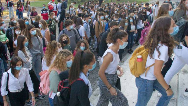 Ravenna, figli a casa per tampone Per la scuola va giustificata Ravenna, figli a casa per tampone Per la scuola va giustificata