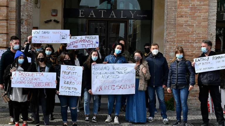 Forlì, la rabbia dei lavoratori di Eataly Forlì, la rabbia dei lavoratori di Eataly
