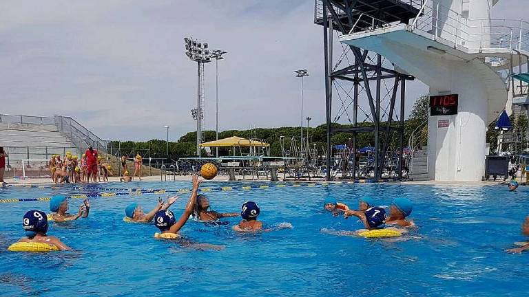 Riccione, oggi apre la piscina Riccione, oggi apre la piscina