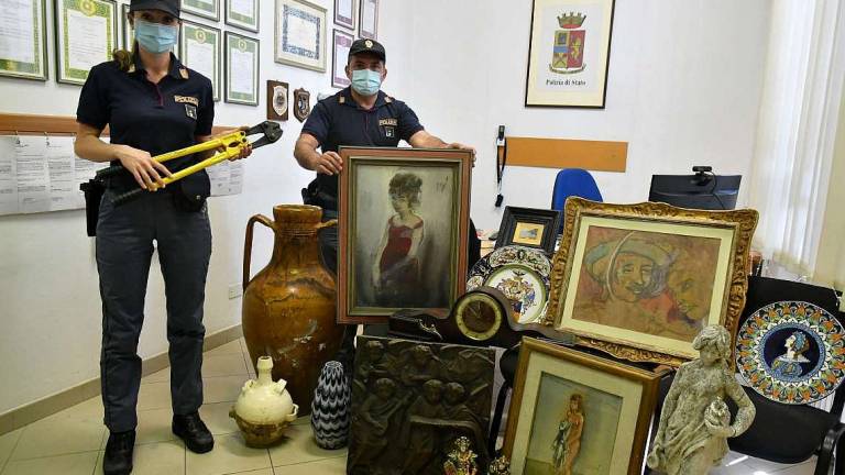 Forlì, ruba opere d'arte: arrestato 62enne Forlì, ruba opere d'arte: arrestato 62enne