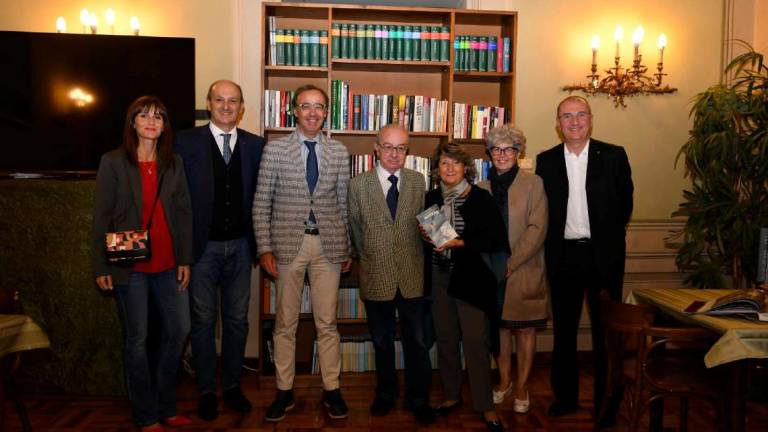 Forlì. Nuova biblioteca al circolo Aurora Forlì. Nuova biblioteca al circolo Aurora