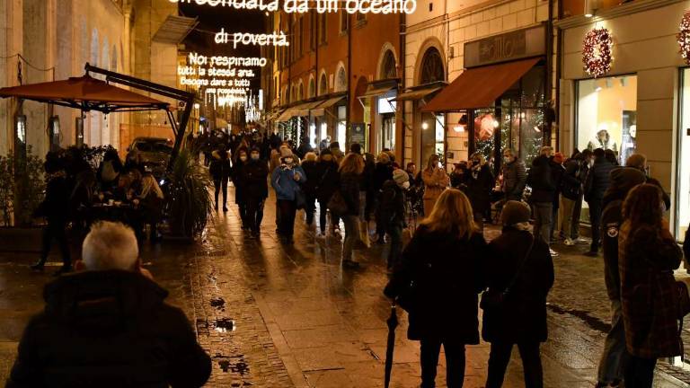 Imola, l'allarme dei commercianti: «Vendite natalizie in stallo» Imola, l'allarme dei commercianti: «Vendite natalizie in stallo»