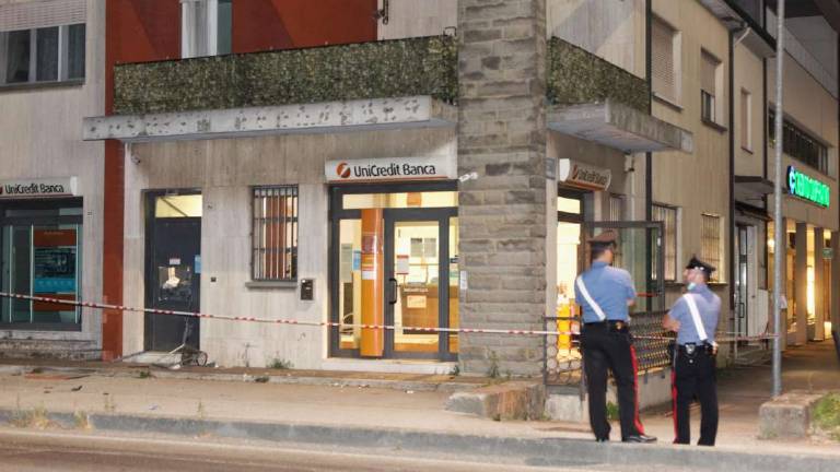 Ravenna, assaltano banca: presi dopo l'inseguimento Ravenna, assaltano banca: presi dopo l'inseguimento