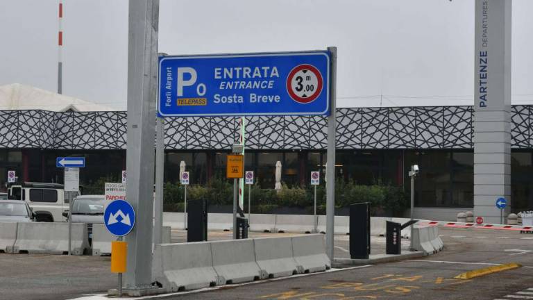 Forlì. Il Covid frena i voli al Ridolfi Forlì. Il Covid frena i voli al Ridolfi