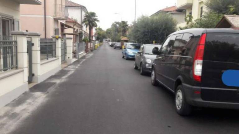 Forlì. Sosta selvaggia in via Murat: Serve zona 30 Forlì. Sosta selvaggia in via Murat: Serve zona 30