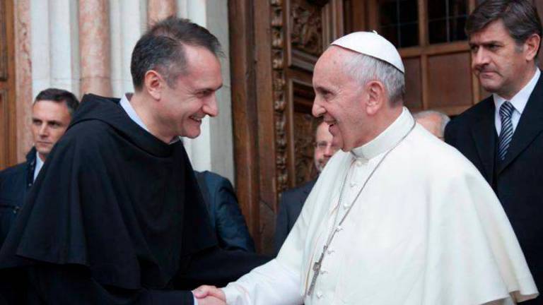 L’incontro del frate Mauro Gambetti con papa Francesco, parecchi anni fa L’incontro del frate Mauro Gambetti con papa Francesco, parecchi anni fa