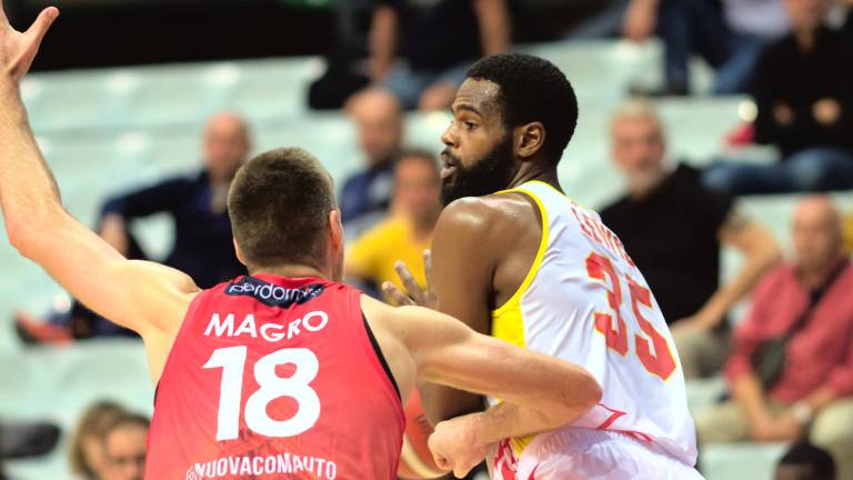 Basket A2, l'OraSì ha tagliato il pivot Wendell Lewis Basket A2, l'OraSì ha tagliato il pivot Wendell Lewis