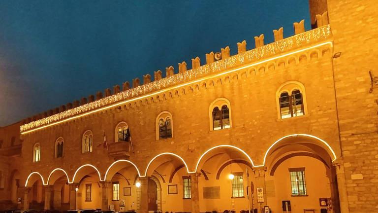 Bertinoro, il Comune non spegne l'illuminazione pubblica di notte Bertinoro, il Comune non spegne l'illuminazione pubblica di notte
