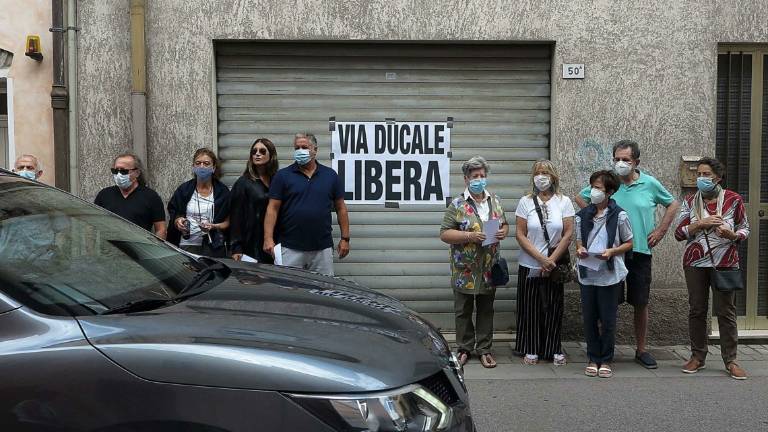 Rimini, smog e traffico in via Ducale. La lettera di chi si è arreso: Me ne vado, questa non è vita Rimini, smog e traffico in via Ducale. La lettera di chi si è arreso: Me ne vado, questa non è vita