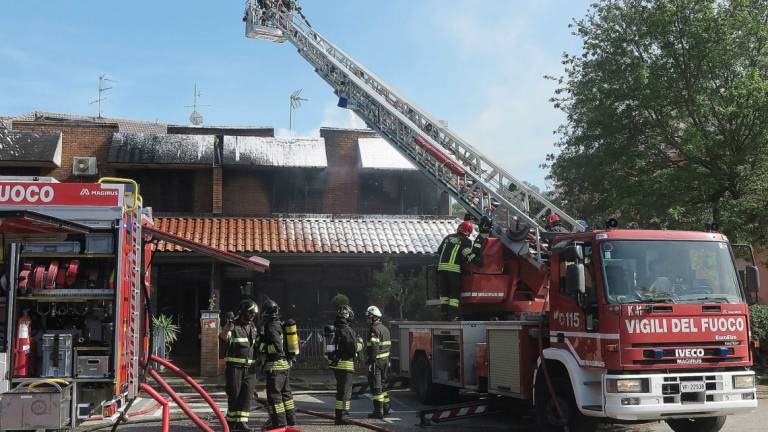 Rimini. Vigili del fuoco in allarme: Non abbiamo una autoscala efficiente Rimini. Vigili del fuoco in allarme: Non abbiamo una autoscala efficiente