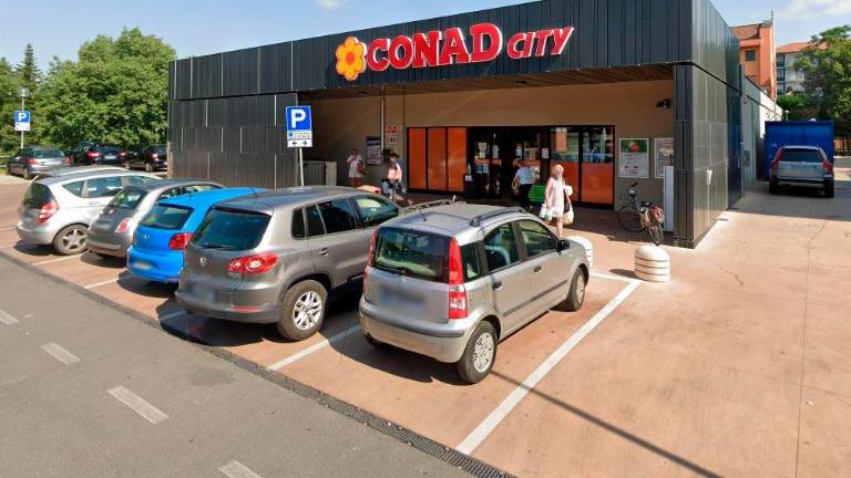 Il supermercato dove è stato fatto il furto Il supermercato dove è stato fatto il furto