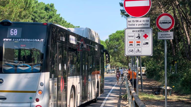 Marina di Ravenna, viale delle Nazioni: nel week-end torna la corsia riservata con il telecontrollo Marina di Ravenna, viale delle Nazioni: nel week-end torna la corsia riservata con il telecontrollo