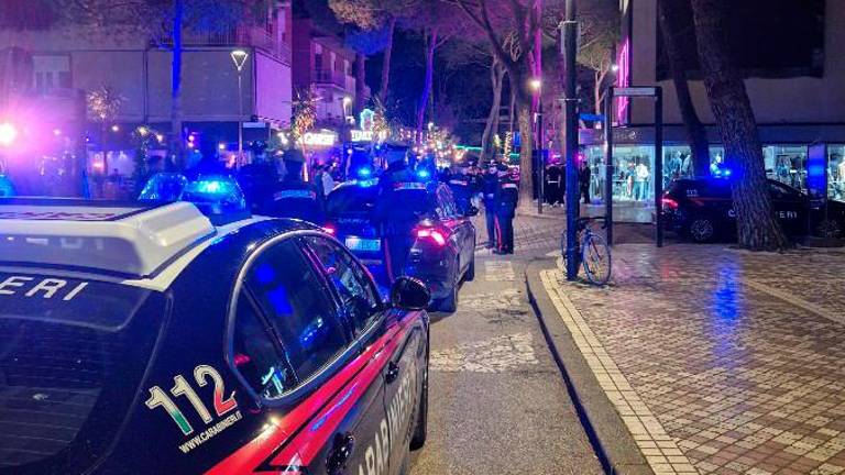 Milano Marittima, rubano il cellulare a un 18enne, due denunciati Milano Marittima, rubano il cellulare a un 18enne, due denunciati