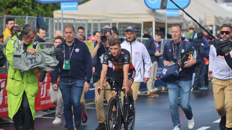 Giro d'Italia. Covid, si ritira Evenepoel: Sono davvero dispiaciuto Giro d'Italia. Covid, si ritira Evenepoel: Sono davvero dispiaciuto